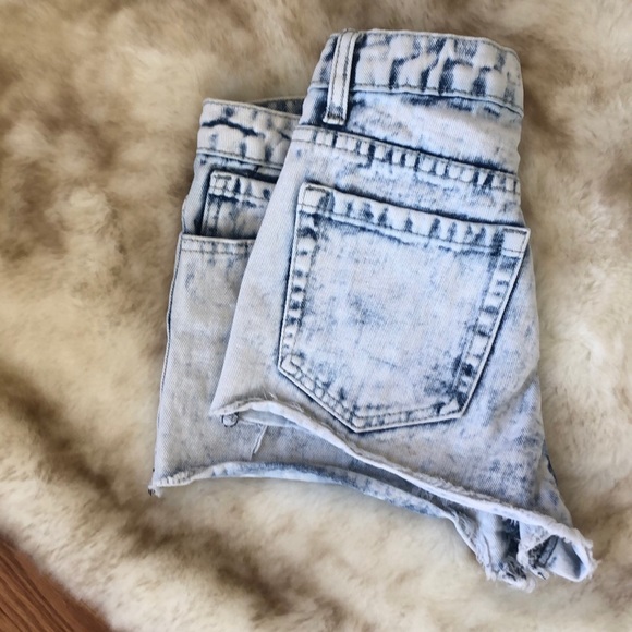 Forever 21 Highwaisted Denim Shorts size w25 - Picture 3 of 3